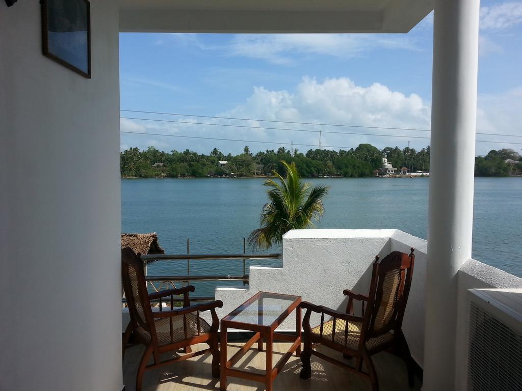 Villa River View Aluthgama Exterior photo